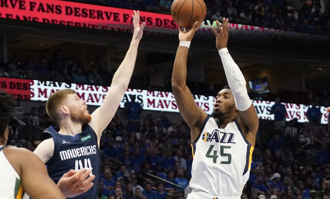 NBA季后赛首轮，爱德华兹绝杀助森林狼晋级